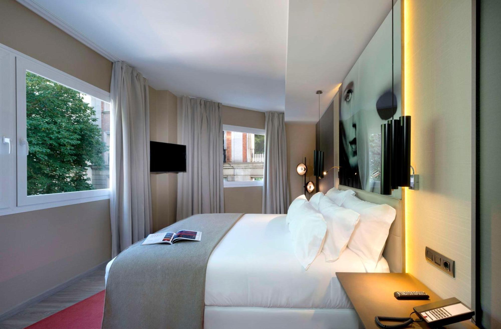 เอ็นเอช คอลเลคชัน มาดริด ซูเอเซีย Hotel ภายนอก รูปภาพ A room at the hotel