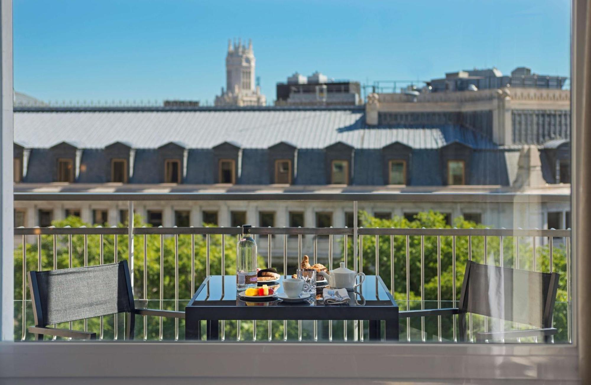 เอ็นเอช คอลเลคชัน มาดริด ซูเอเซีย Hotel ภายนอก รูปภาพ The rooftop terrace