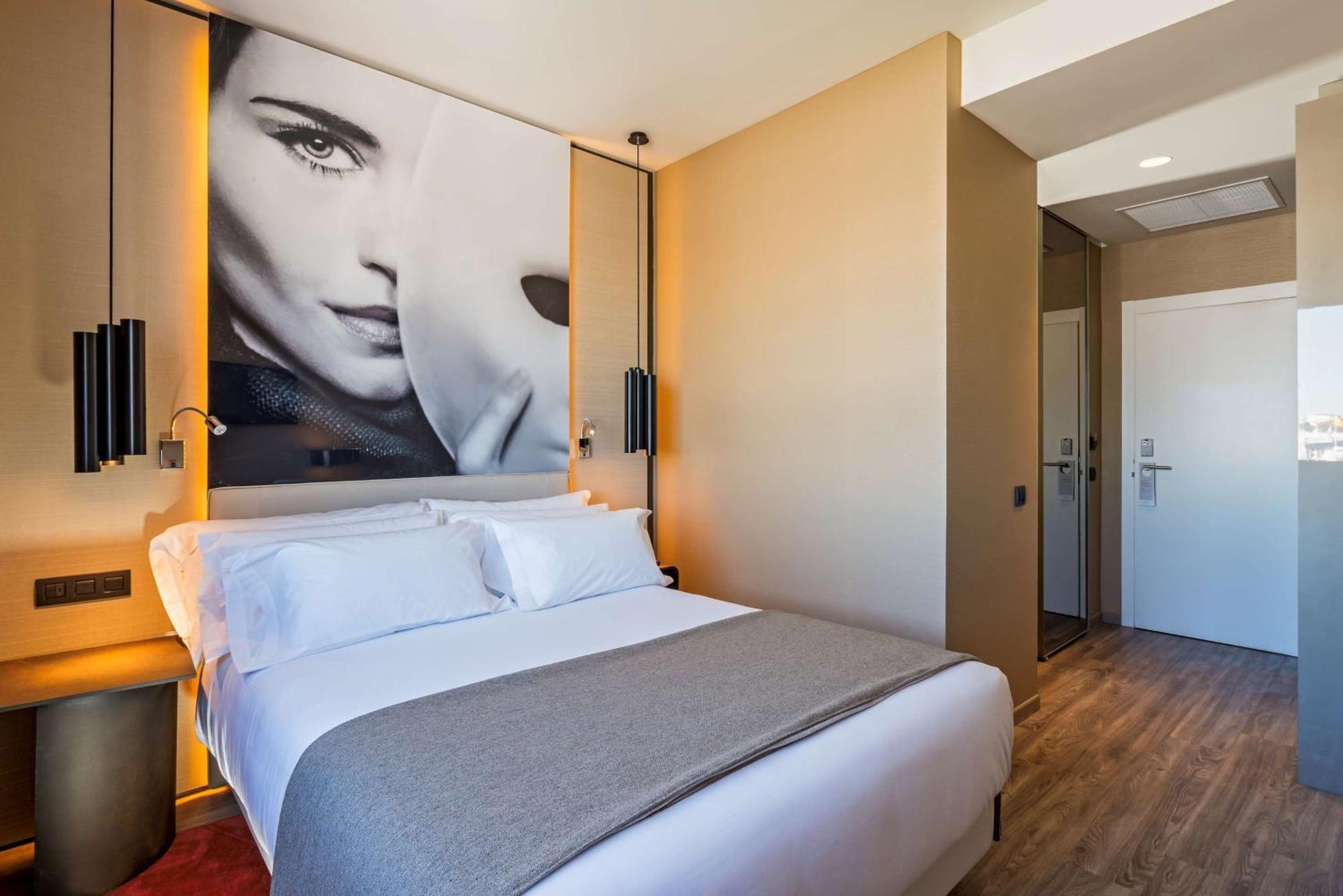 เอ็นเอช คอลเลคชัน มาดริด ซูเอเซีย Hotel ภายนอก รูปภาพ Deluxe room
