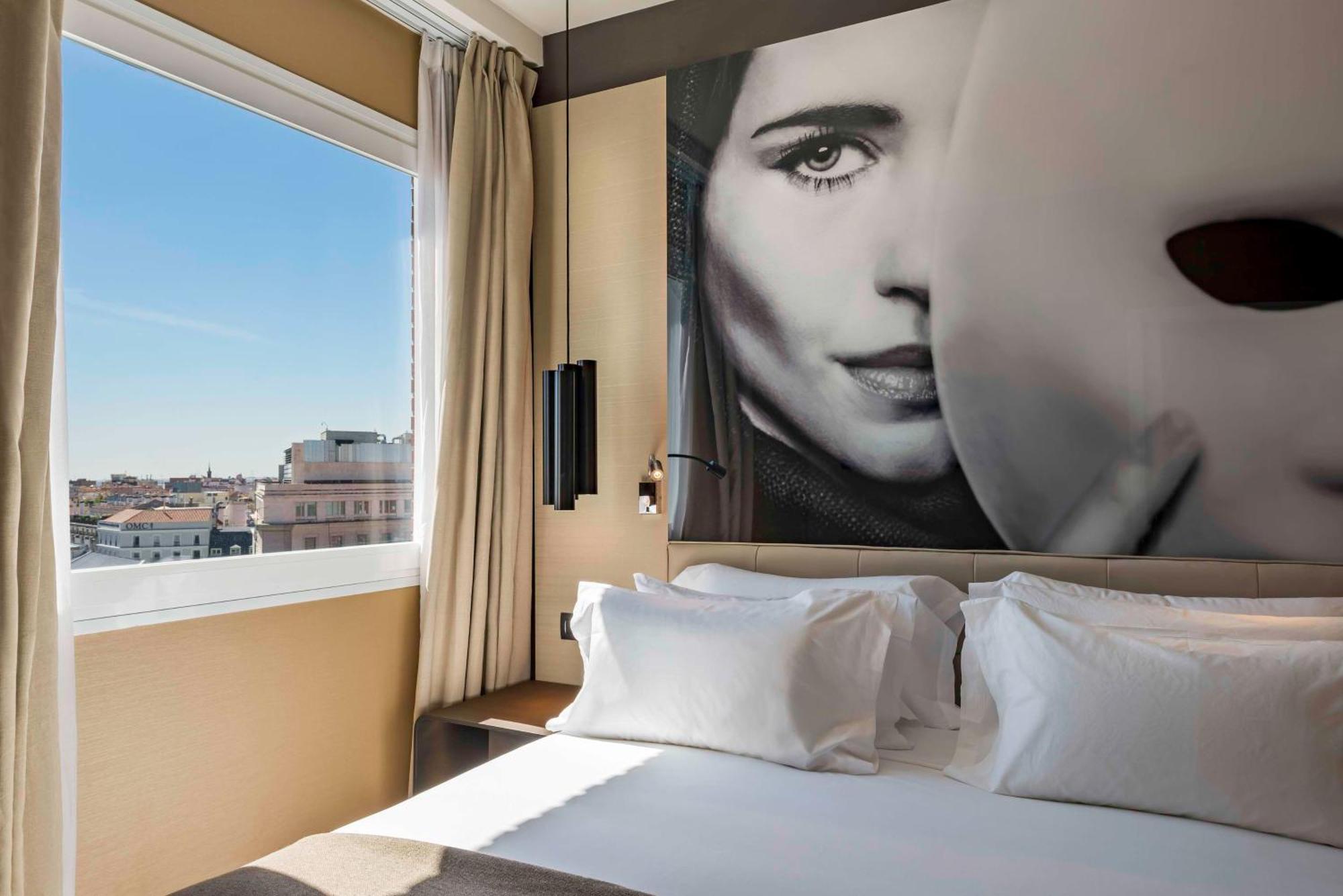 เอ็นเอช คอลเลคชัน มาดริด ซูเอเซีย Hotel ภายนอก รูปภาพ Deluxe room