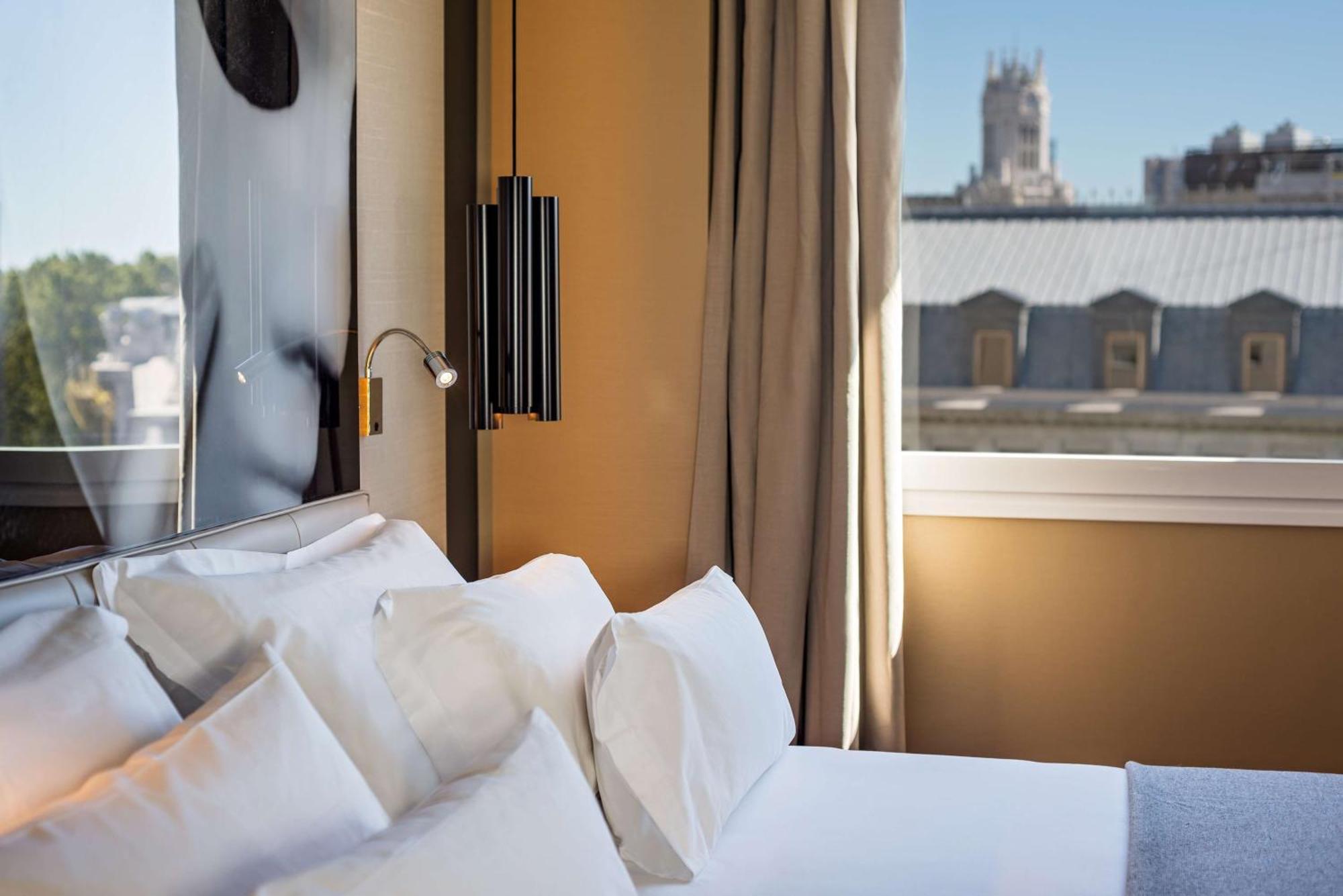 เอ็นเอช คอลเลคชัน มาดริด ซูเอเซีย Hotel ภายนอก รูปภาพ A room at the hotel