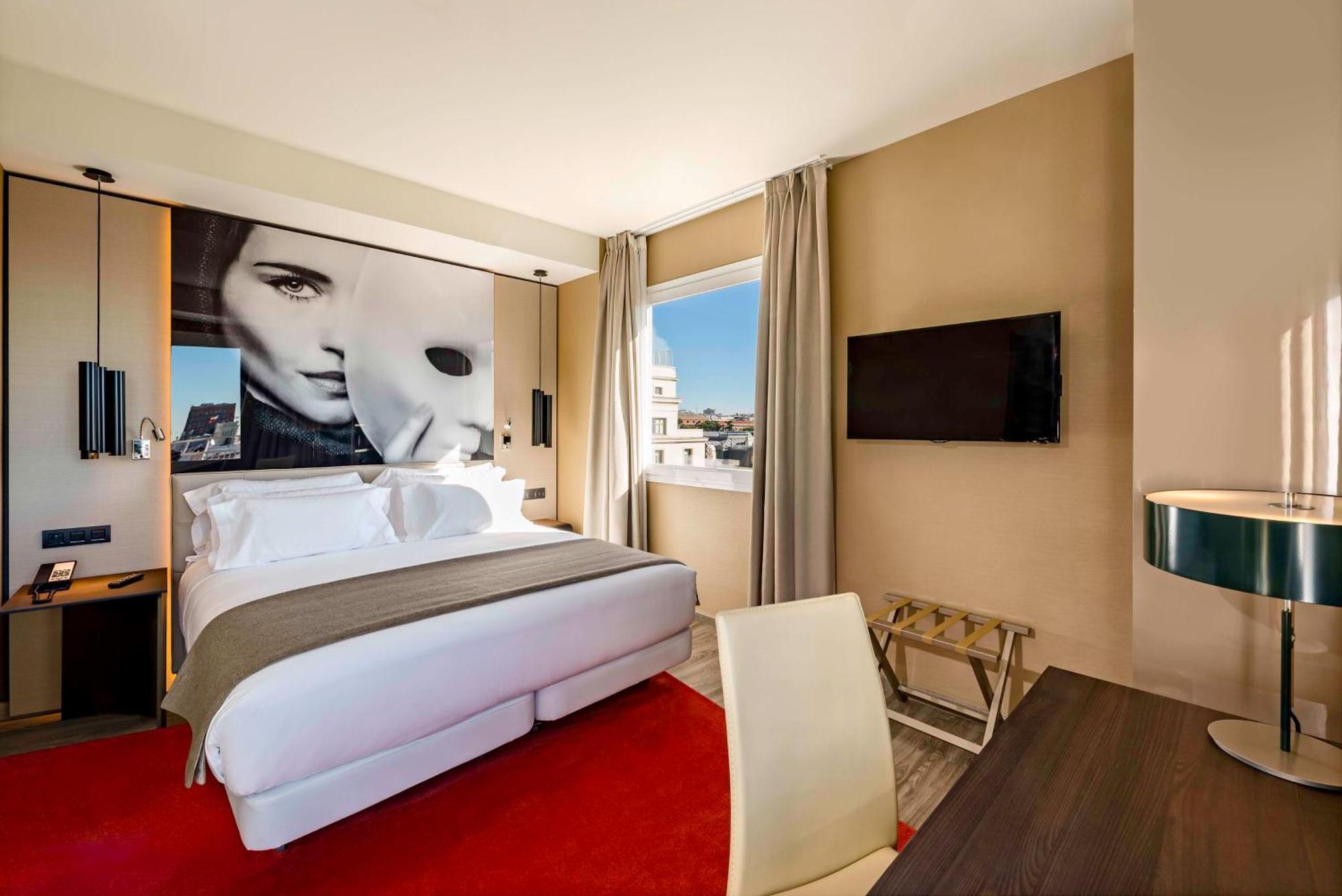 เอ็นเอช คอลเลคชัน มาดริด ซูเอเซีย Hotel ภายนอก รูปภาพ A room at the hotel